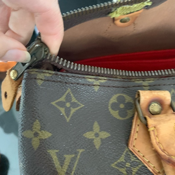 💕💕Authentic Louis Vuitton Speedy 30 💕💕zipper is almost completely off. - Picture 5 of 9